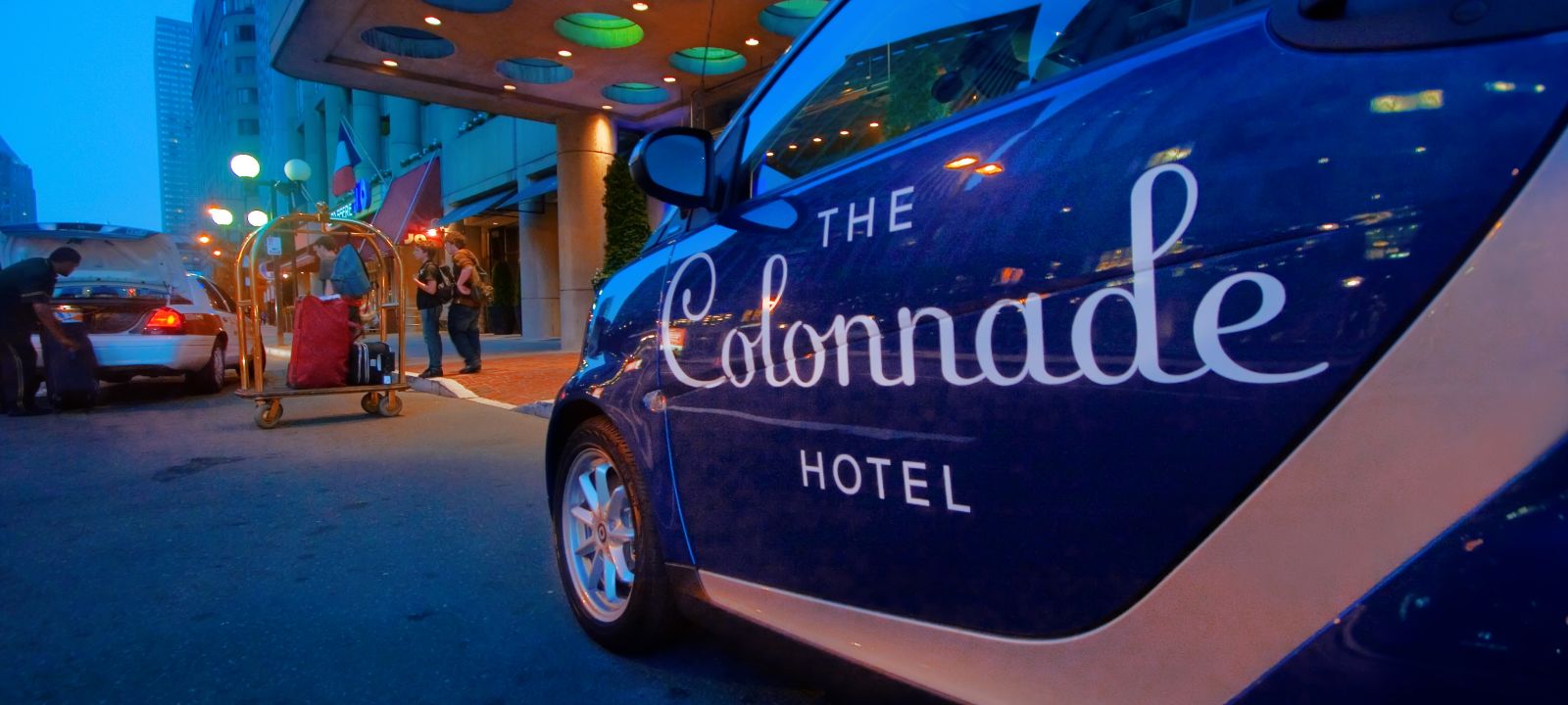 Colonnade Hotel smart car night